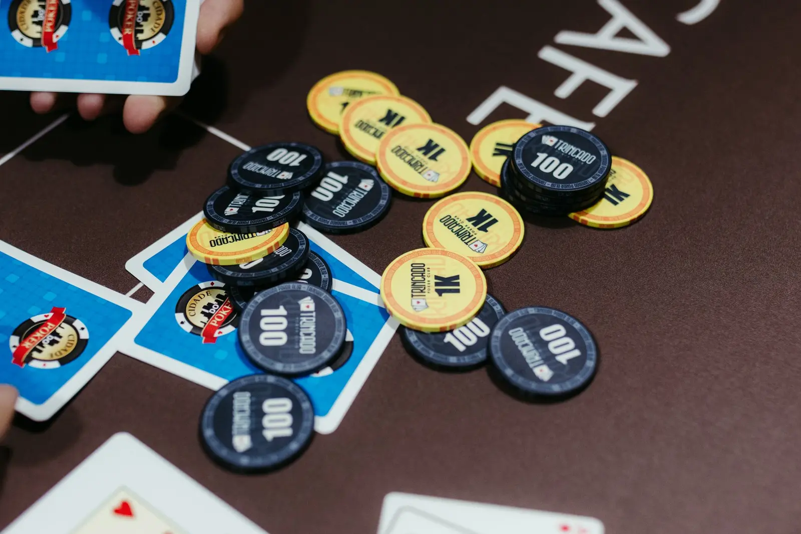 Betway Canada Guide — Crash games vs. slots and live tables for Canadians